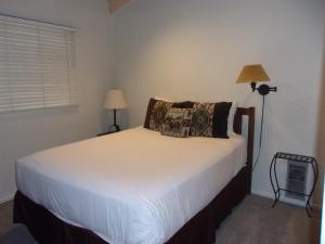 Crestwood 3312 Standard 1 Bedroom Plus Loft