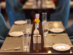 Hotel Palm Dor - 02 Mins from New Delhi Railway Station