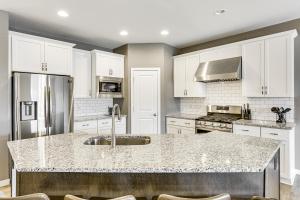 Spacious and Modern Home with Deck in Oregon!