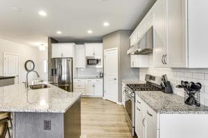 Spacious and Modern Home with Deck in Oregon!