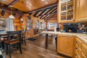 The Scandinavian Bear - Close to Slopes, Smart TV, Fireplace, Deck, BBQ