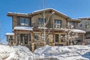 Blackstone Mountain Retreat #21! Walk to the Lifts! by SkyRun Park City