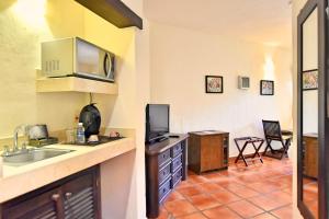 Riviera del Sol Amazing King Size Junior Suite 205