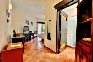 Riviera del Sol Amazing King Size Junior Suite 305