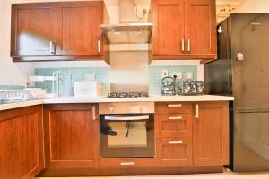 StayRight Homely 5 Bedroom House - 15 Mins to Cardiff