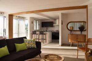 2-Bedroom Mont Choisy Apartment with Private Rooftop Pool & Sunset View