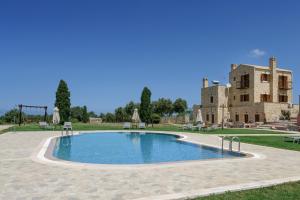 Arodamos Villa with a pool, childrens games, and BBQ, perfect for 23 people!