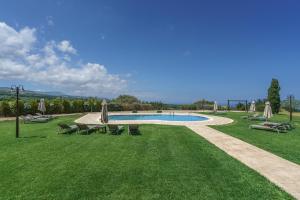 Arodamos Villa with a pool, childrens games, and BBQ, perfect for 23 people!