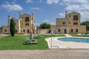 Arodamos Villa with a pool, childrens games, and BBQ, perfect for 23 people!