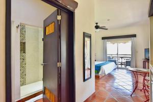 Riviera del Sol Amazing King Size Deluxe Suite 301