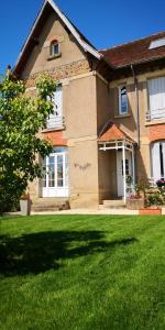 Maisons de vacances Gite La Mariette 10 couchages Brionnais Charolais : Maison 4 Chambres