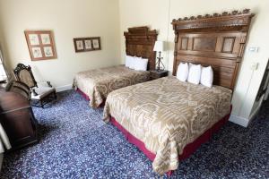 Double Room with Two Double Beds room in Historic Plaza Hotel