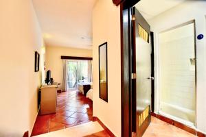 Riviera del Sol Amazing Double Queen Junior Suite 103