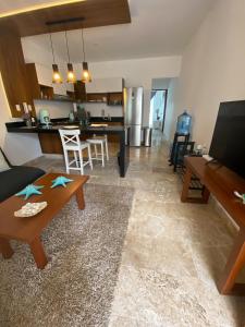 Amazing new comfy apartment steps from the beach