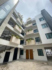 Amazing new comfy apartment steps from the beach