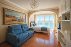 Beachfront apartment with garage