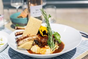 Hotels Golden Tulip Hotel & Rooftop Martigues Provence : photos des chambres