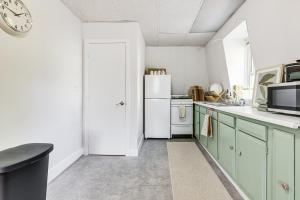 Explore Dtwn, Parks and Colleges Cozy Worcester Apt