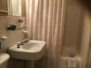 Brookview Manor Inn