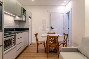 413 Flat Moderno e Bem Localizado a 120 metros da praia de Bombinhas Até 4 Pessoas