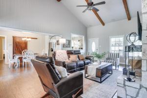 3 Mi to Boerne Lake Getaway with Deck and Yard!