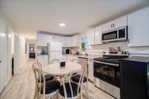 Catskills Lakefront with Hot Tub, Sauna and Theater