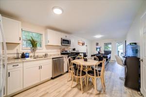 Catskills Lakefront with Hot Tub, Sauna and Theater