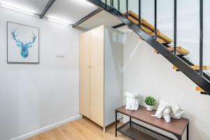 Very Central - Young - Modern