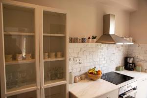 Contemporary Athenian Escape GHH