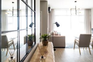 Axis Luxury Two Bed Apartment- Mountain and Ocean View -Century City