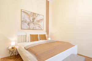 Very Central - Comfy - NEW