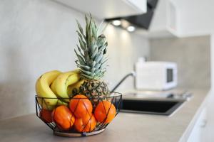 Apartments ROSINI, 300m from the beach with shared tavern and bikes, Nin