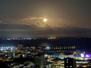 Heavenly 2-Bedroom Retreat with Stunning sea & Garden Vistas