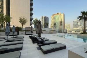 Luxe 1BR Burj View 10 min Walk to Dubai Mall