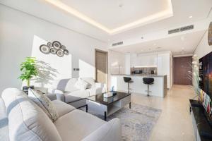 Luxe 1BR Burj View 10 min Walk to Dubai Mall