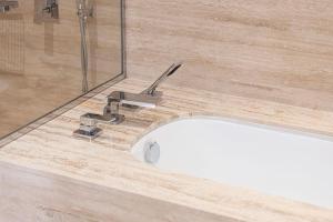 Luxe 1BR Burj View 10 min Walk to Dubai Mall