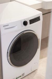 Luxe 1BR Burj View 10 min Walk to Dubai Mall