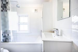 Central 1-Bed Flat - Walk to Whitechapel Station