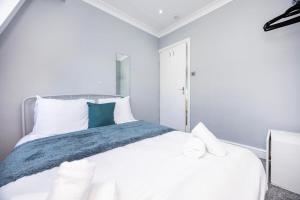 Central 1-Bed Flat - Walk to Whitechapel Station