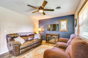 Countryside Escape 14 Mi to Milford and Geary Lakes!