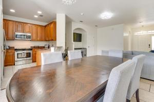 Pool, Hot Tub and Theatre Access Kissimmee Gem