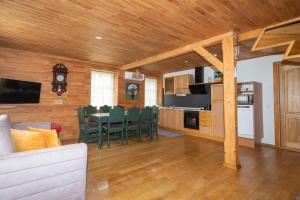 Apartamentas Jūratė 6-8 asmenims su sauna, privačiu kiemeliu prie jachtklubo.