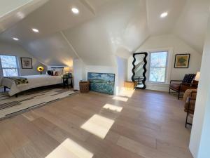 Artsy 4 Bedroom Home, Steps from Dining & Shops