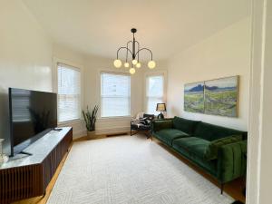 Artsy 4 Bedroom Home, Steps from Dining & Shops