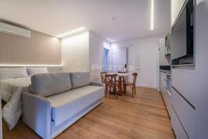 512 Flat Moderno e Bem Localizado a 120 metros da praia de Bombinhas Até 4 Pessoas