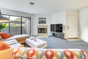 5 Mi to Las Vegas Strip Condo with Community Perks!