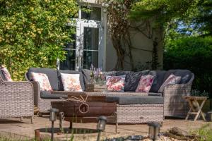Luxury Villa and Coach House Sleeps 18 Guests
