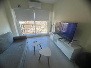 Calmo y luminoso cercano a avenida Avellaneda