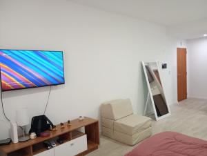 Decorado con cariño. ¡Muy buena ubicación!