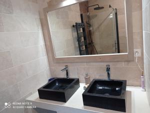 Villas Villa T5 Les Volets Bleus, piscine, a l-entree de Cassis et de ses calanques : photos des chambres